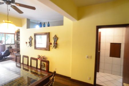 Casa de condomínio para alugar com 587m², 6 quartos e 3 vagas Casa de condomínio para alugar com 587m², 6 quartos e 3 vagasCopa