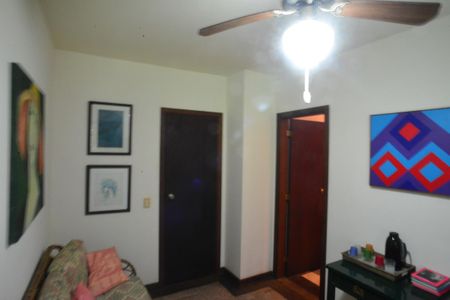 Casa de condomínio para alugar com 587m², 6 quartos e 3 vagas Casa de condomínio para alugar com 587m², 6 quartos e 3 vagasCorredor