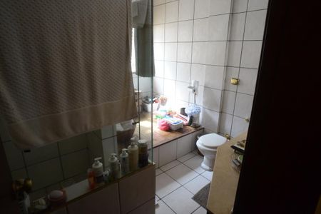 Casa de condomínio para alugar com 587m², 6 quartos e 3 vagas Casa de condomínio para alugar com 587m², 6 quartos e 3 vagasBanheiro do Quarto de Serviço 2