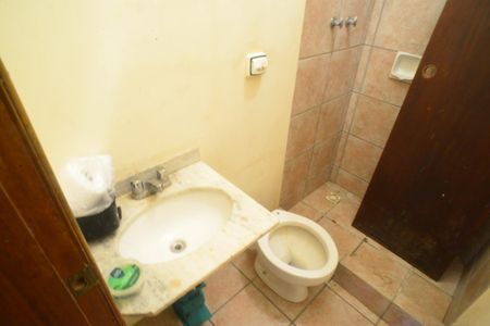 Casa de condomínio para alugar com 587m², 6 quartos e 3 vagas Casa de condomínio para alugar com 587m², 6 quartos e 3 vagasBanheiro do Quarto de Serviço 3