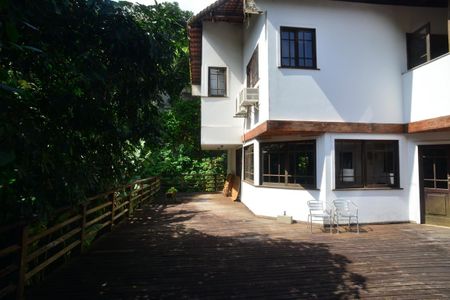 Casa de condomínio para alugar com 587m², 6 quartos e 3 vagas Casa de condomínio para alugar com 587m², 6 quartos e 3 vagasFachada