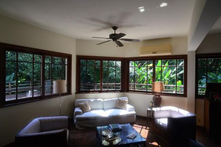 Casa de condomínio para alugar com 587m², 6 quartos e 3 vagas Casa de condomínio para alugar com 587m², 6 quartos e 3 vagasCopa