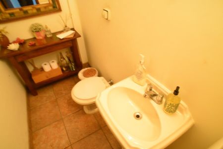 Casa de condomínio para alugar com 587m², 6 quartos e 3 vagas Casa de condomínio para alugar com 587m², 6 quartos e 3 vagasLavabo da Sala