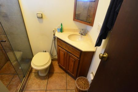 Casa de condomínio para alugar com 587m², 6 quartos e 3 vagas Casa de condomínio para alugar com 587m², 6 quartos e 3 vagasBanheiro do Quarto 3