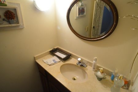 Casa de condomínio para alugar com 587m², 6 quartos e 3 vagas Casa de condomínio para alugar com 587m², 6 quartos e 3 vagasLavabo da Cozinha