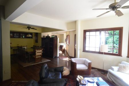 Casa de condomínio para alugar com 587m², 6 quartos e 3 vagas Casa de condomínio para alugar com 587m², 6 quartos e 3 vagasCopa