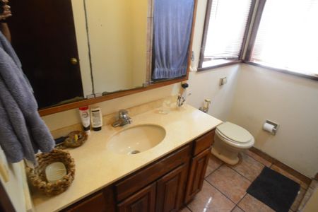 Casa de condomínio para alugar com 587m², 6 quartos e 3 vagas Casa de condomínio para alugar com 587m², 6 quartos e 3 vagasBanheiro do Quarto de Serviço 2