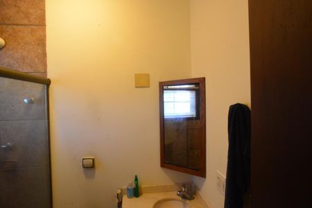 Casa de condomínio para alugar com 587m², 6 quartos e 3 vagas Casa de condomínio para alugar com 587m², 6 quartos e 3 vagasBanheiro do Quarto 3