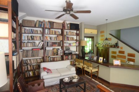 Casa de condomínio para alugar com 587m², 6 quartos e 3 vagas Casa de condomínio para alugar com 587m², 6 quartos e 3 vagasCopa