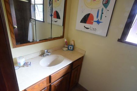 Casa de condomínio para alugar com 587m², 6 quartos e 3 vagas Casa de condomínio para alugar com 587m², 6 quartos e 3 vagasBanheiro do Quarto 6