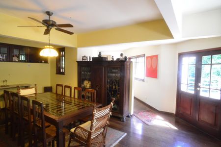 Casa de condomínio para alugar com 587m², 6 quartos e 3 vagas Casa de condomínio para alugar com 587m², 6 quartos e 3 vagasCopa