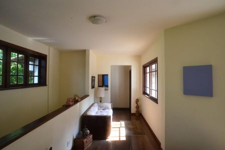 Casa de condomínio para alugar com 587m², 6 quartos e 3 vagas Casa de condomínio para alugar com 587m², 6 quartos e 3 vagasCorredor