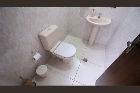 Casa à venda com 218m², 3 quartos e 5 vagasBanheiro de Serviço