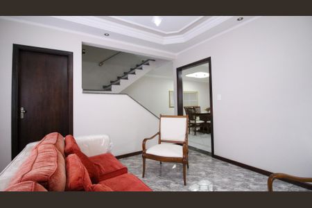 Casa à venda com 218m², 3 quartos e 5 vagasSala