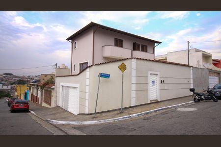 Casa à venda com 218m², 3 quartos e 5 vagasFachada