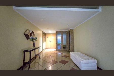 Apartamento à venda com 256m², 4 quartos e 4 vagasHall social