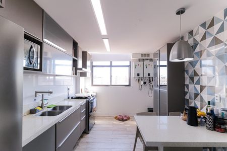 Apartamento à venda com 256m², 4 quartos e 4 vagasCozinha