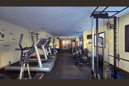 Apartamento à venda com 256m², 4 quartos e 4 vagasÁrea comum - Academia