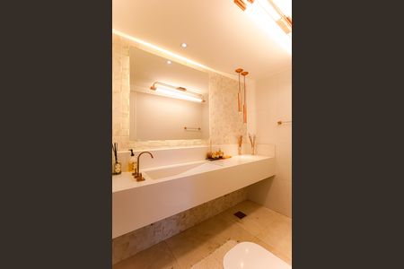 Apartamento à venda com 256m², 4 quartos e 4 vagasBanheiro Social