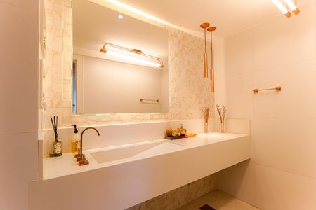 Apartamento à venda com 256m², 4 quartos e 4 vagasBanheiro Social