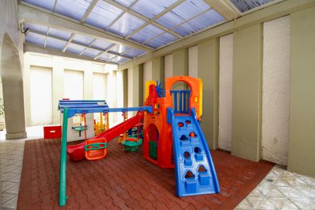 Apartamento à venda com 80m², 2 quartos e 2 vagasÁrea Comum - Playground