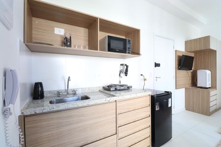 Cozinha de apartamento à venda com 1 quarto, 27m² em Vila Anglo Brasileira, São Paulo