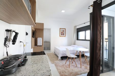 Cozinha de apartamento à venda com 1 quarto, 27m² em Vila Anglo Brasileira, São Paulo