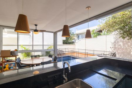 Casa de condomínio à venda com 320m², 4 quartos e 4 vagasEspaço gourmet