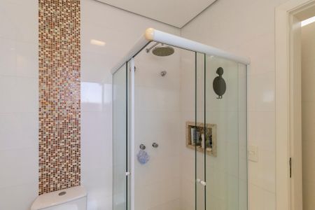 Casa de condomínio à venda com 320m², 4 quartos e 4 vagasBanheiro da suíte 4