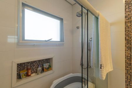 Casa de condomínio à venda com 320m², 4 quartos e 4 vagasBanheiro da suíte 2