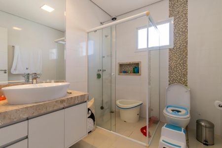 Casa de condomínio à venda com 320m², 4 quartos e 4 vagasBanheiro da suíte 3