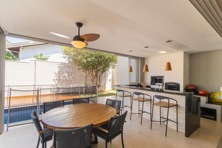 Casa de condomínio à venda com 320m², 4 quartos e 4 vagasEspaço gourmet