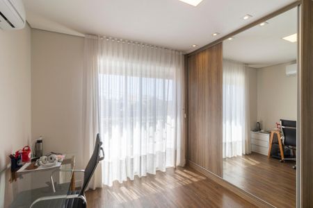 Casa de condomínio à venda com 320m², 4 quartos e 4 vagasSuíte 4