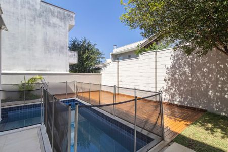 Casa de condomínio à venda com 320m², 4 quartos e 4 vagasQuintal 