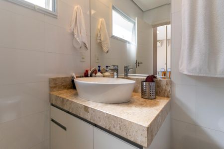 Casa de condomínio à venda com 320m², 4 quartos e 4 vagasBanheiro da suíte 4