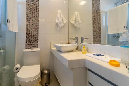 Casa de condomínio à venda com 320m², 4 quartos e 4 vagasBanheiro da suíte 2