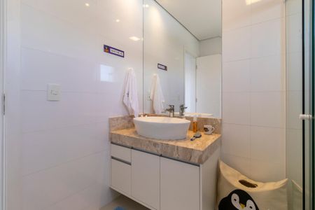 Casa de condomínio à venda com 320m², 4 quartos e 4 vagasBanheiro da suíte 3