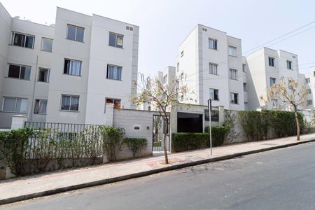 Apartamento para alugar com 48m², 2 quartos e 1 vaga Apartamento para alugar com 48m², 2 quartos e 1 vagaFachada