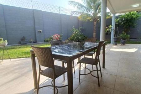 Casa à venda com 345m², 3 quartos e 2 vagas