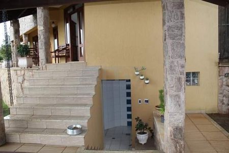 Casa à venda com 348m², 4 quartos e 3 vagas