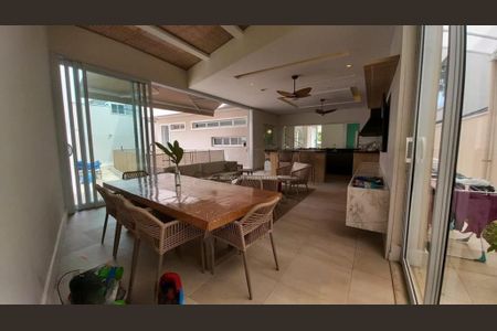 Casa à venda com 240m², 4 quartos e 2 vagas