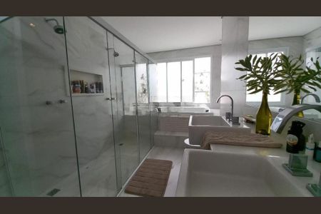Casa à venda com 240m², 4 quartos e 2 vagas