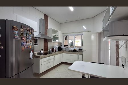 Casa de condomínio à venda com 370m², 5 quartos e 2 vagas Casa de condomínio à venda com 370m², 5 quartos e 2 vagasCozinha