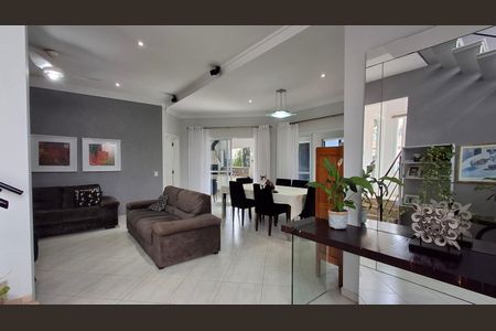 Casa de condomínio à venda com 370m², 5 quartos e 2 vagas Casa de condomínio à venda com 370m², 5 quartos e 2 vagasSala