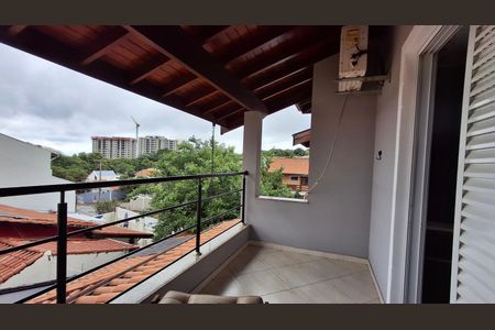 Casa de condomínio à venda com 370m², 5 quartos e 2 vagas Casa de condomínio à venda com 370m², 5 quartos e 2 vagasVaranda da Suíte 2