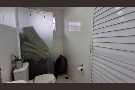Casa de condomínio à venda com 370m², 5 quartos e 2 vagas Casa de condomínio à venda com 370m², 5 quartos e 2 vagasBanheiro de Serviço