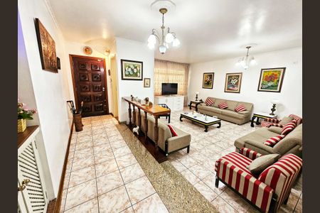 Casa à venda com 4 quartos, 324m² em Jardim Guanca, São Paulo