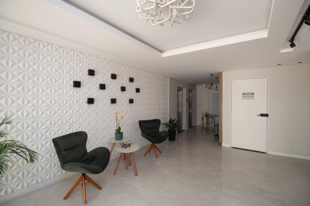 Apartamento à venda com 120m², 3 quartos e 1 vaga Apartamento à venda com 120m², 3 quartos e 1 vagaHall