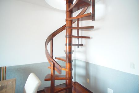 Apartamento à venda com 82m², 1 quarto e sem vagaEscada - Acesso Cobertura