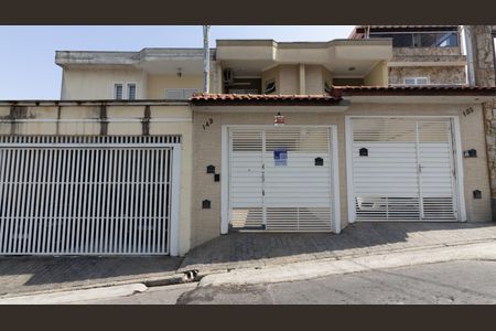 Casa à venda com 99m², 3 quartos e 2 vagas Casa à venda com 99m², 3 quartos e 2 vagasFachada